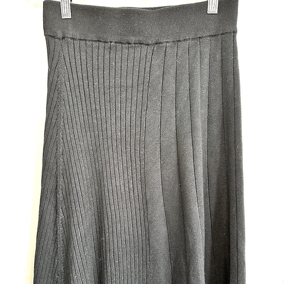 NWT Bishop + Young Black Ribbed Pleated Asymmetrical Midi Skirt Size Small - Picture 4 of 15